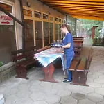 Ξενοδοχείο Zora 2*
