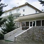 Ξενοδοχείο Zora 2*