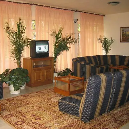 Zora Hotel
